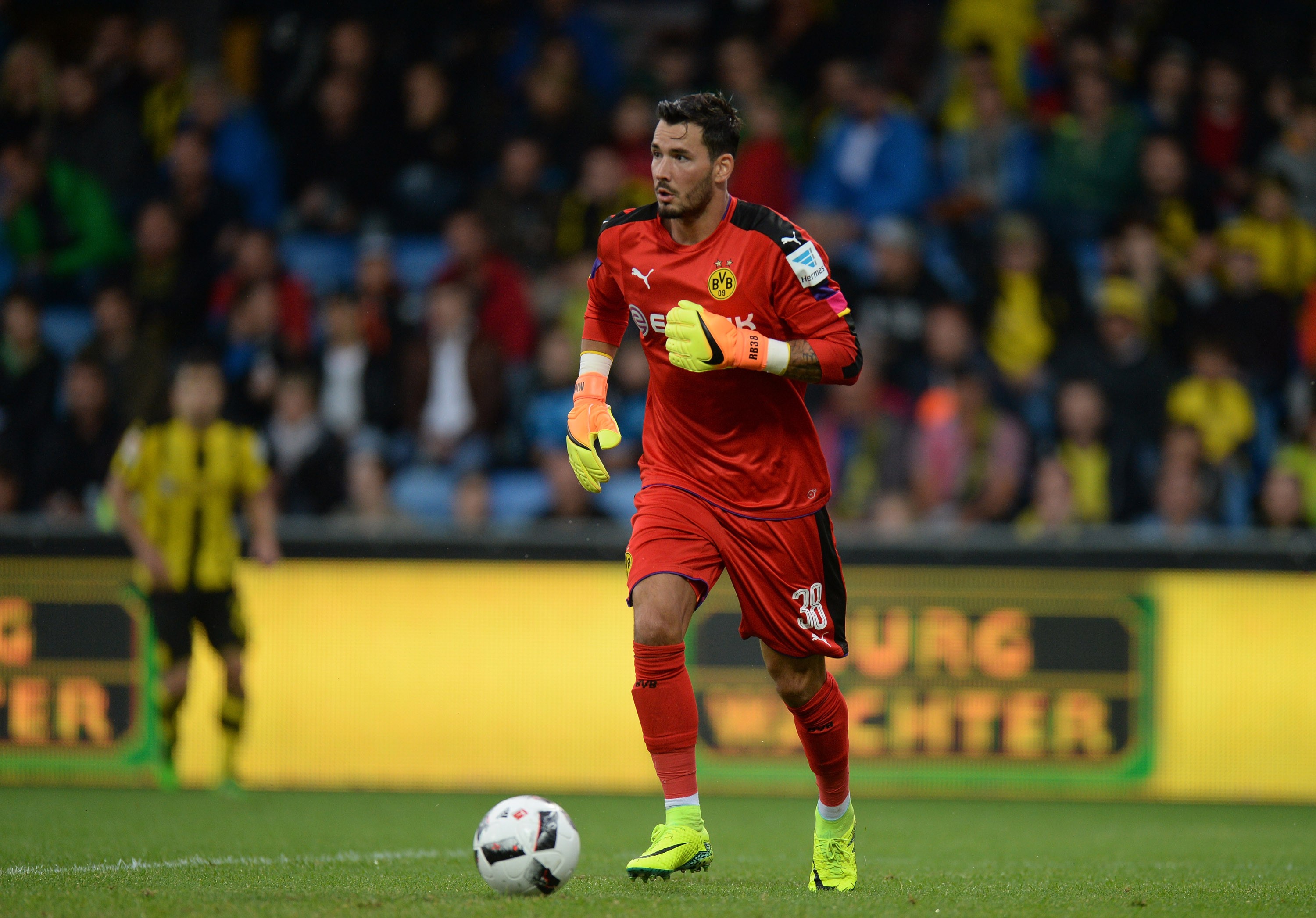 爱游戏官网多特蒙德门将多次救险，当选全场最佳球员，来源的人.