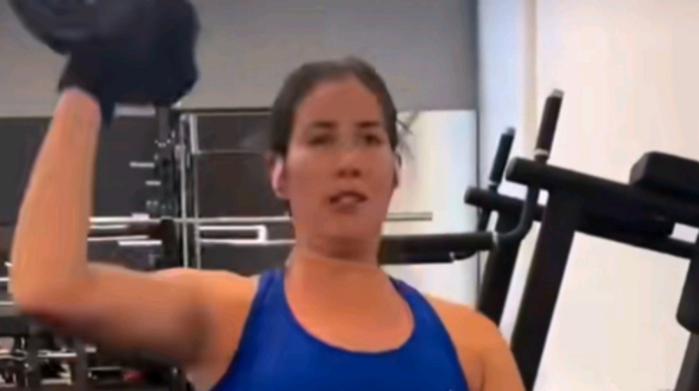 爱游戏AXY平台包含穆古鲁扎重要时刻比赛局势复杂，热火带队取胜！的词条