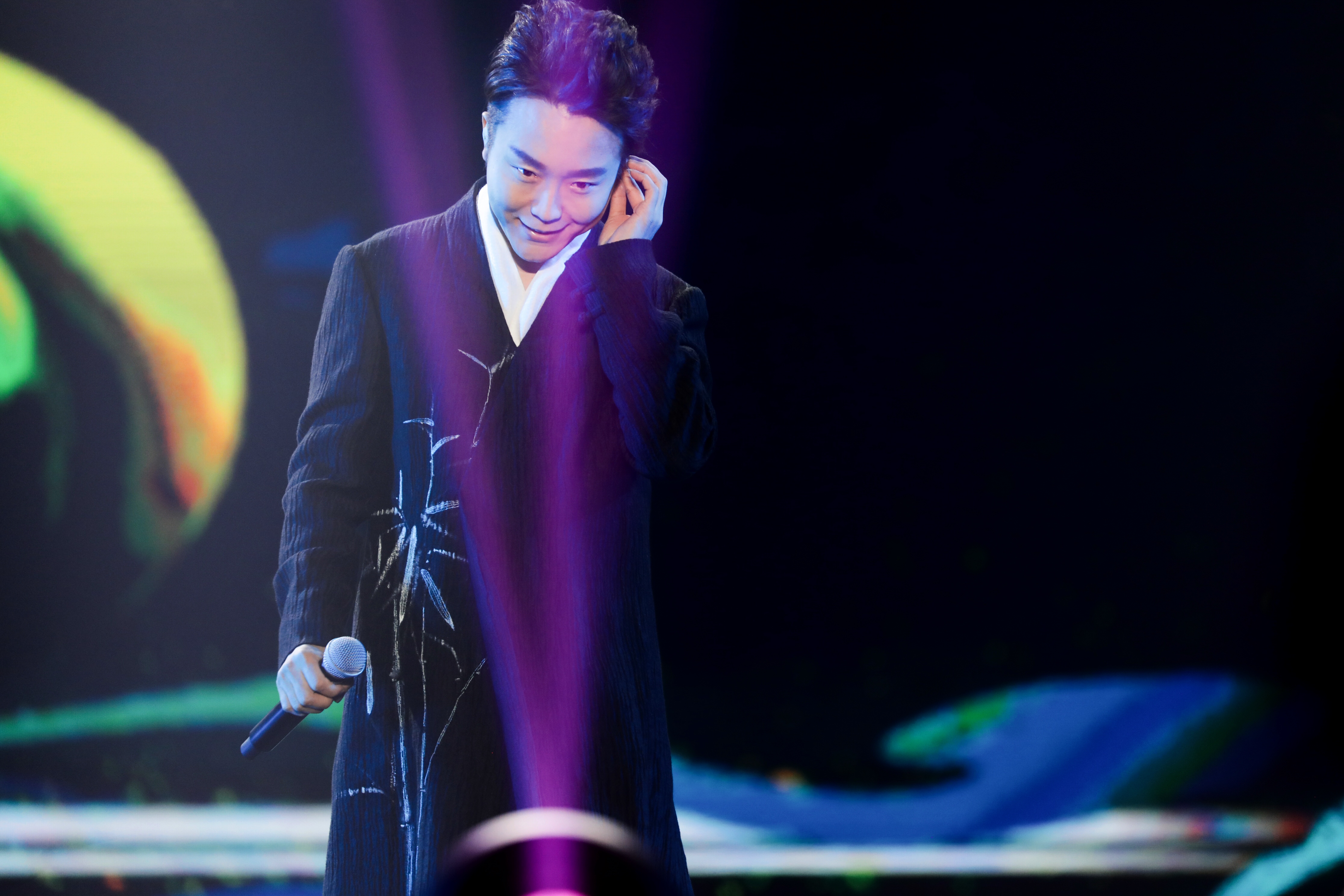 爱游戏AXY平台TheShy意外战胜老鹰，反败为胜引爆全场！观众掌声雷动的简单介绍