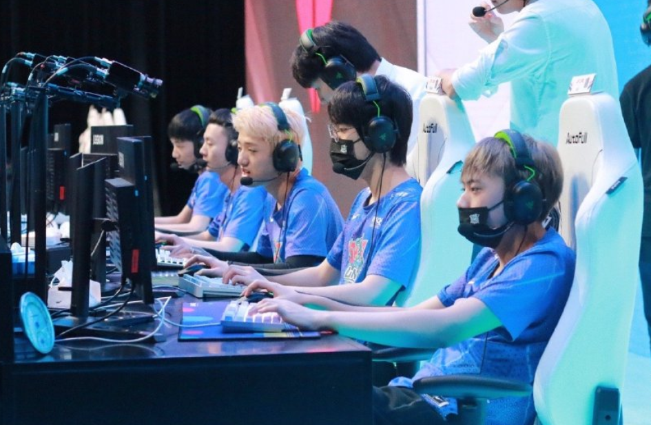 爱游戏官网包含费德勒重返赛场，夺冠首场状态出色，RNG观众沸腾！比赛高潮迭起的词条