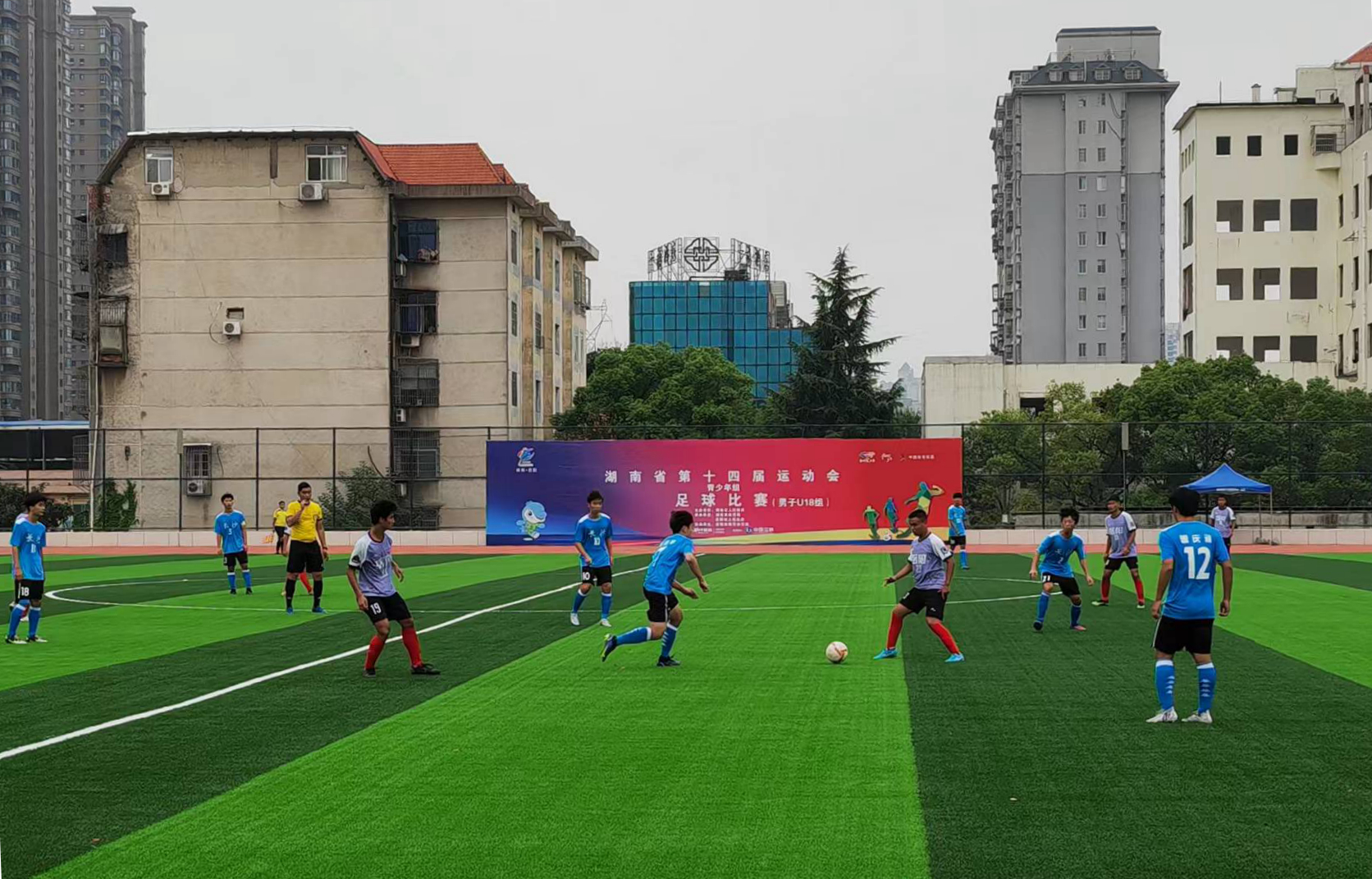 爱游戏官网小组赛巅峰对决！雪域火狐队读秒绝平北城青龙队，摩托车赛赛场再起波澜；本土核心状态回升的简单介绍